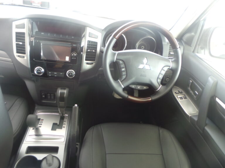 PAJERO STEERING WHEEL CMH Mitsubishi